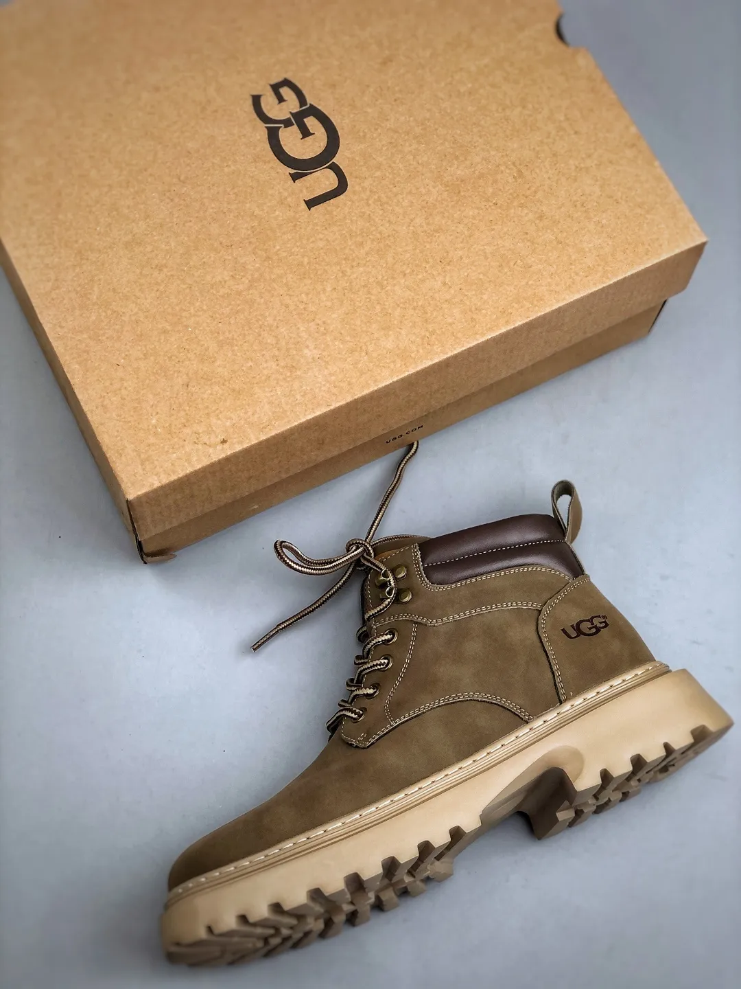 Local pick-up💰560 Support store release New arrival🚀UGG Men's mid-top casual Martin boots series for autumn and winter. Purchasing special quality. High elastic Modern external non-slip rubber foam ultra-light outsole. Lace-up design. Very easy to put on and take off. Made of TPU molded and shaped genuine leather upper material #EVA light wing technology outsole with non-slip, wear resistance and good elasticity. ❗ American light luxury brand [UGG] M Tasman Weather Hybrid Tasman hybrid series medium-cut thick-soled lightweight casual Martin boots" Size: 39-44 (one size larger)
